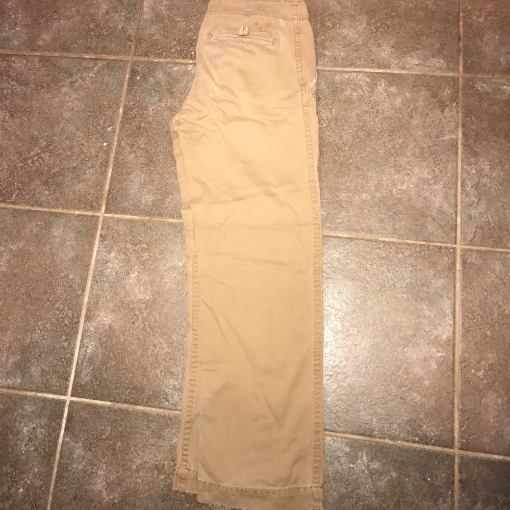 American Eagle Khaki pants 28/30