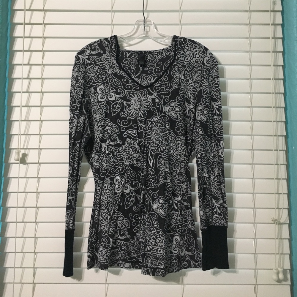 Hooded Prana long sleeve pullover