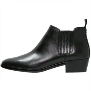 Michael Kors Chelsea boots