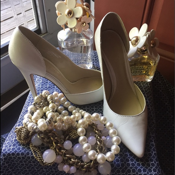 Colin Stuart Shoes - PRICE DROP EUC white Colin Stuart Pumps
