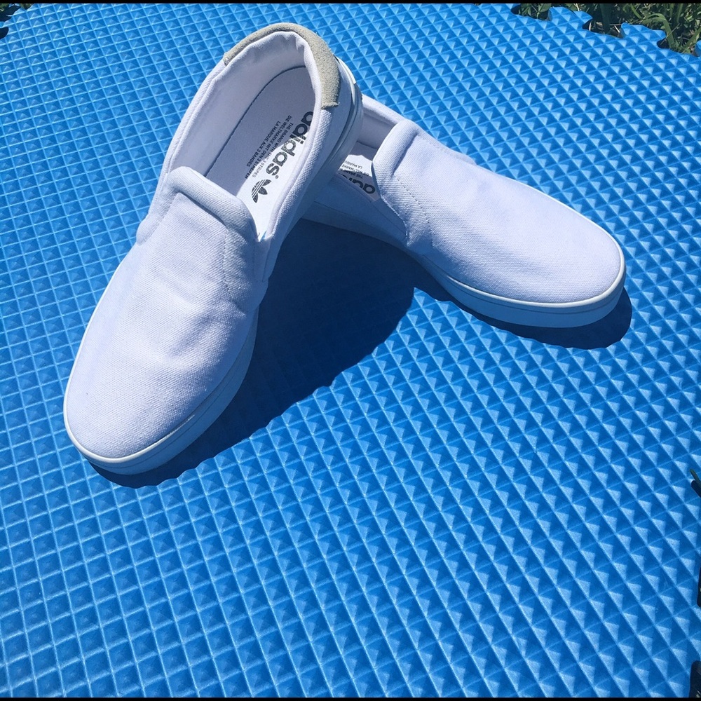 New Adidas White Slip On Sneakers, Size 8.5