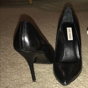 Size 10 Steve Madden black pointed toe heels