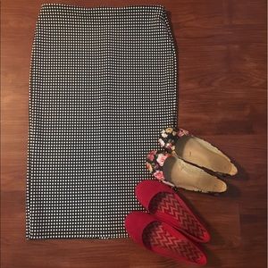 *CLOSET CLOSING* NWOT Checkered OLD NAVY skirt