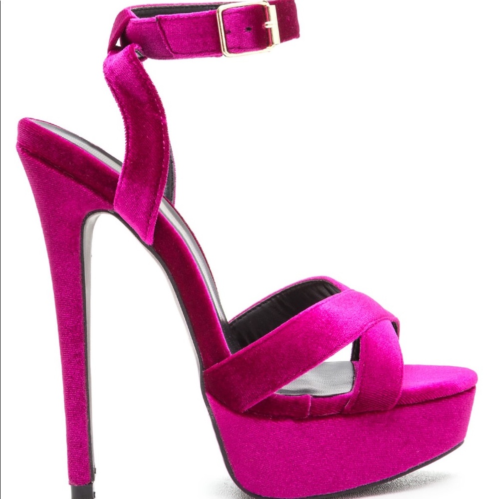 Never worn sexy 🔥Fuchsia heels🔥