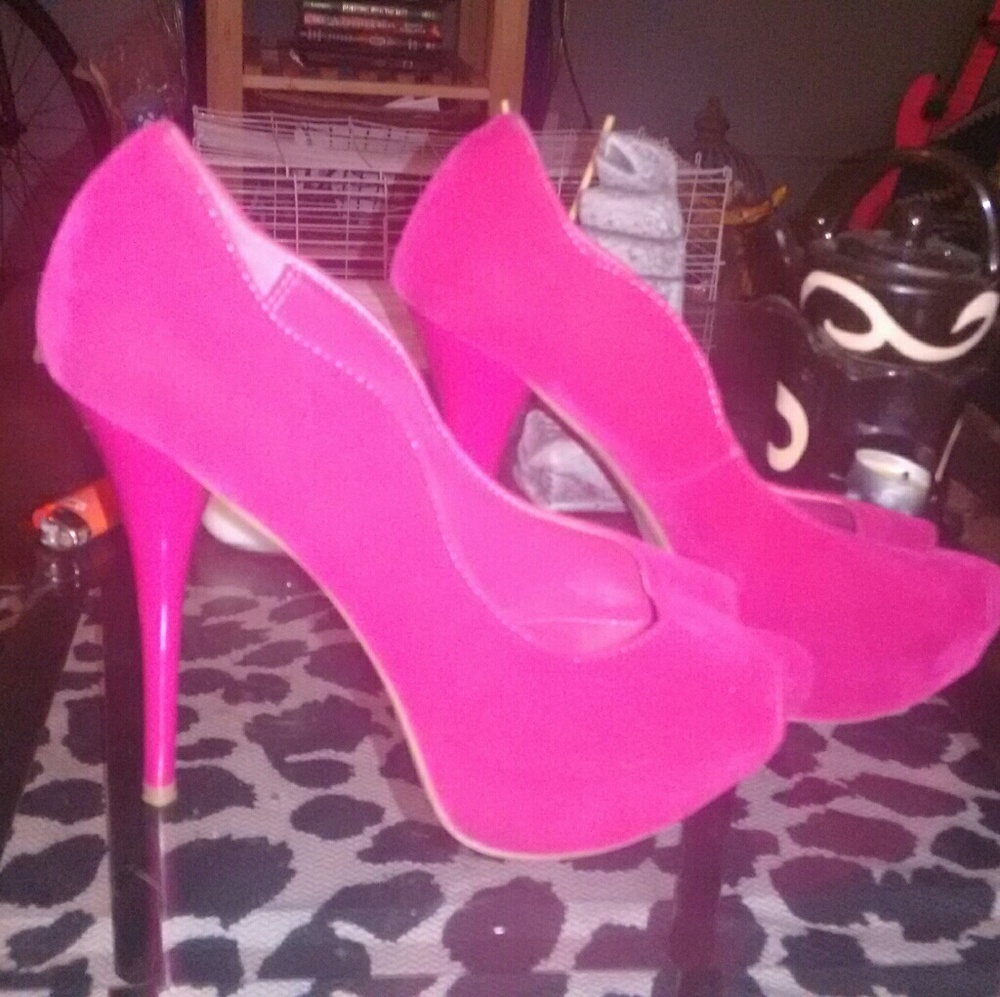 Open to offers! Velvet hot magenta pink pumps