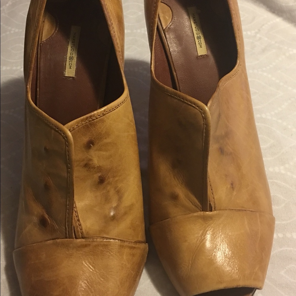 Max studio peep toe heels tan