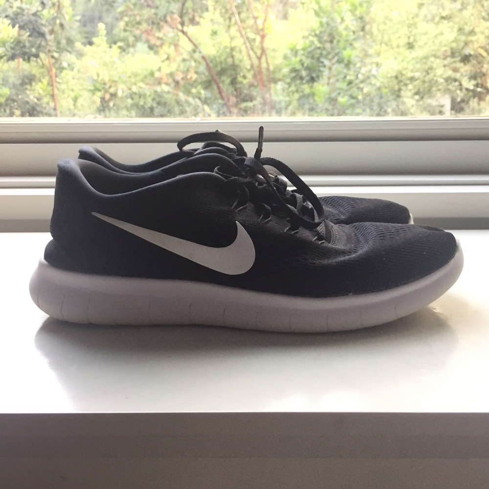 Black/White Nike Free Runs Size 8.5