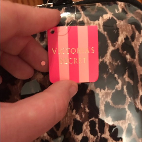 VICTORIA SECRET LONG HANGING WEEKENDER - Picture 2 of 3