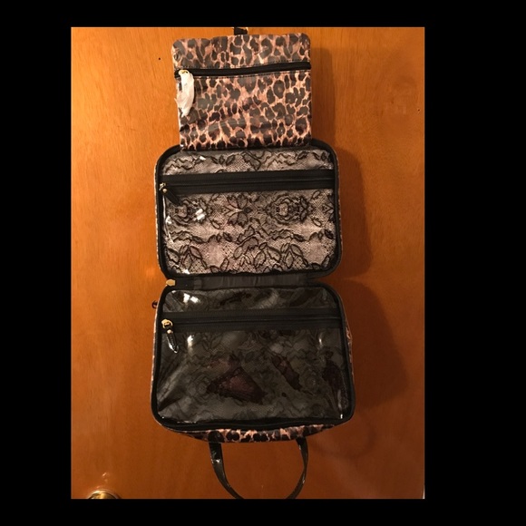 VICTORIA SECRET LONG HANGING WEEKENDER - Picture 3 of 3