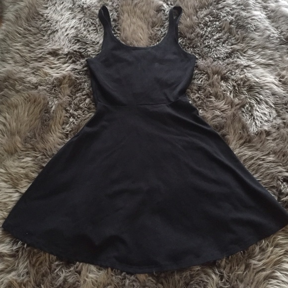 Black Dress. - Picture 2 of 4