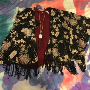 PRICE DECREASED 💵 Black/floral fringe kimono