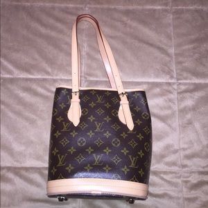 Women's Louis Vuitton purse