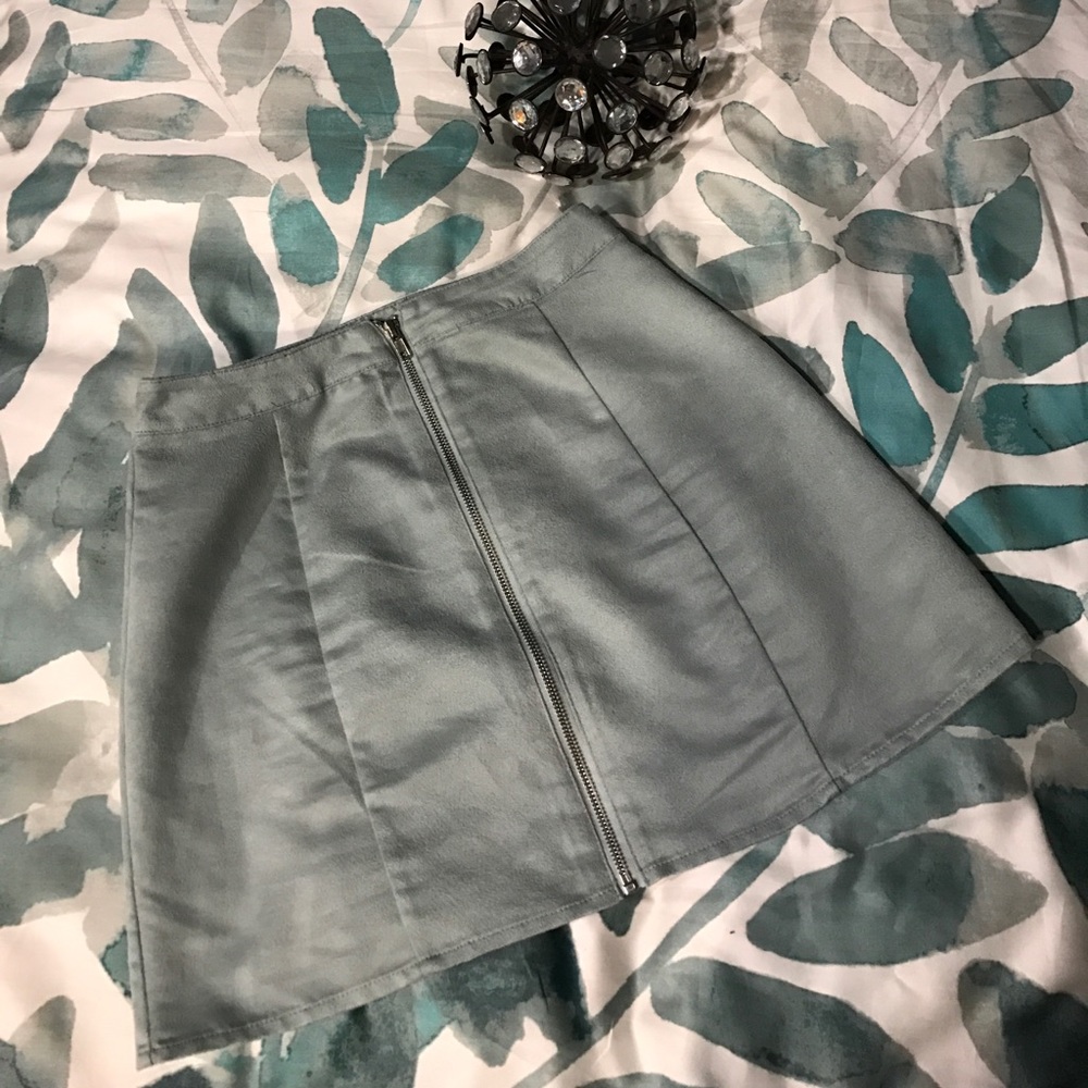 Forever 21 suade zip front skirt