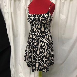 Black & White Damask Mini Dress- Size 16 EUC