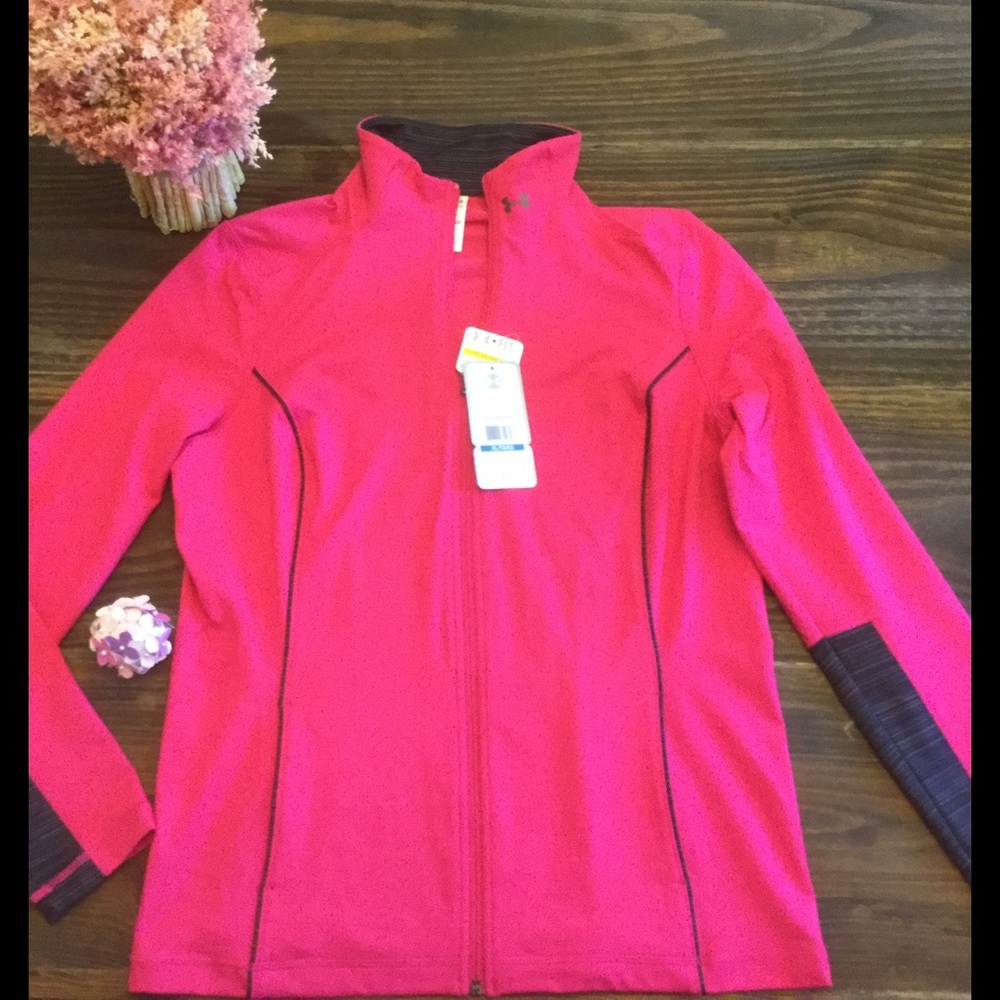 🎉🎉 Brand new UNDER ARMOUR top🎉🎉