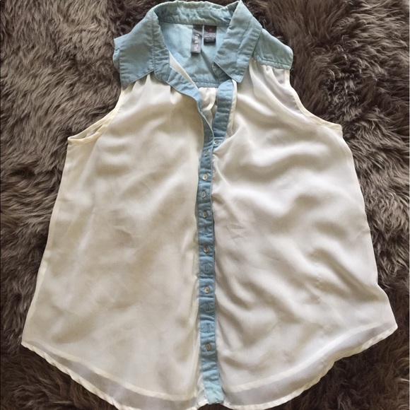 Sleeves Denim Shirt. - Picture 1 of 4