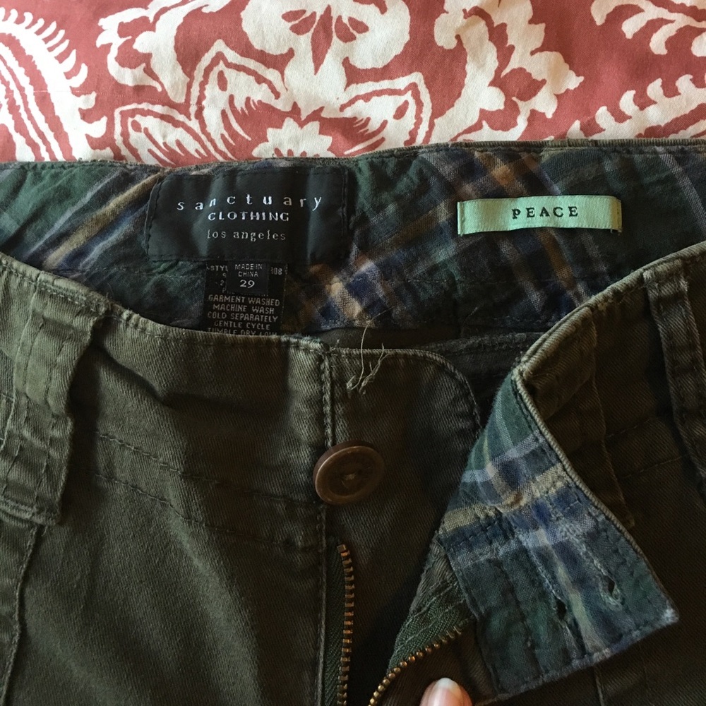 Sanctuary olive green pants (Peace)
