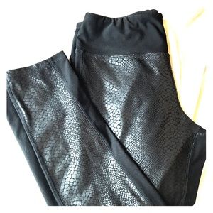 ✨Sale✨ RBX black snake print athletic leggings