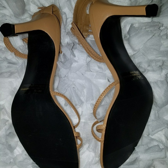 Women's Tan/Nude Sandal LIKE new...only worn once. - Picture 2 of 3