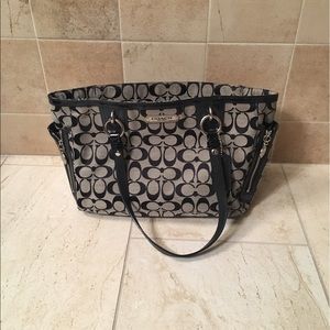 Authentic Signature Coach Medium Shoulder Bag