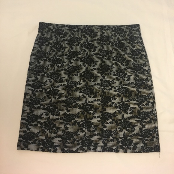 Mini Skirt Bundle - Picture 2 of 5