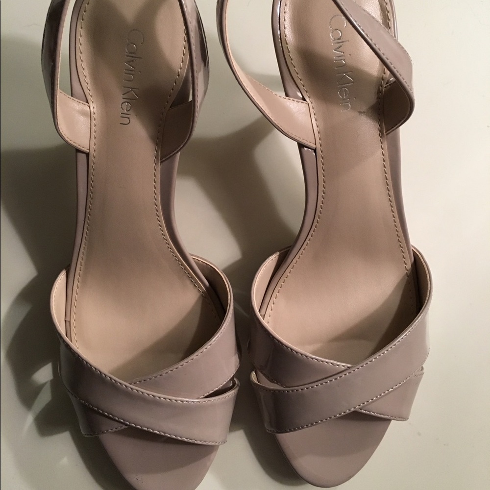 NWOT Calvin Klein size 7.5 heels