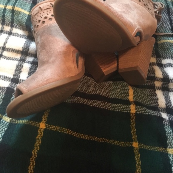 Tan bootie - Picture 3 of 5