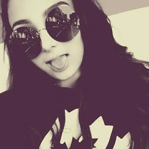 Meet your Posher, Chloe