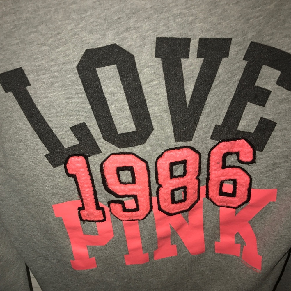 VS HOODIE VERY CUTE AND COMFY!