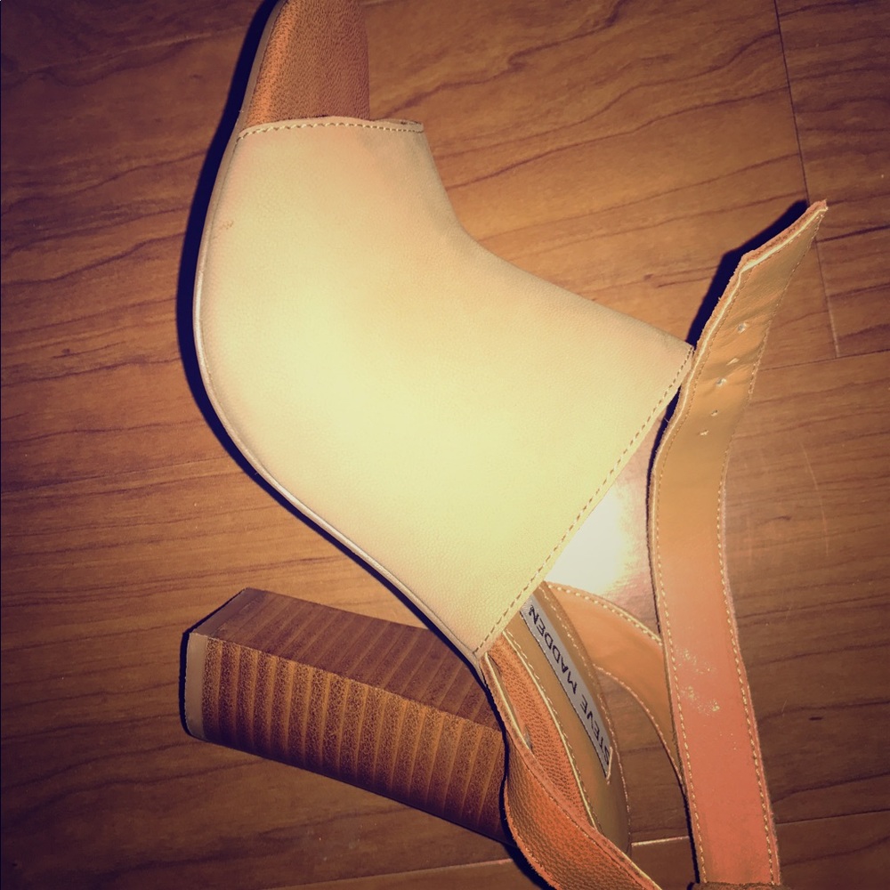 Never worn Steve Madden strap heels