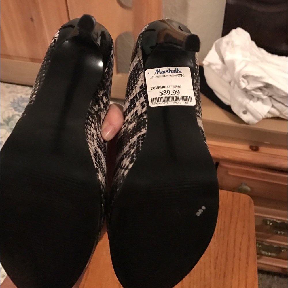 Guess pump - Picture 3 of 3