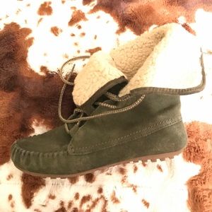 Green Minnetonka moccasin booties