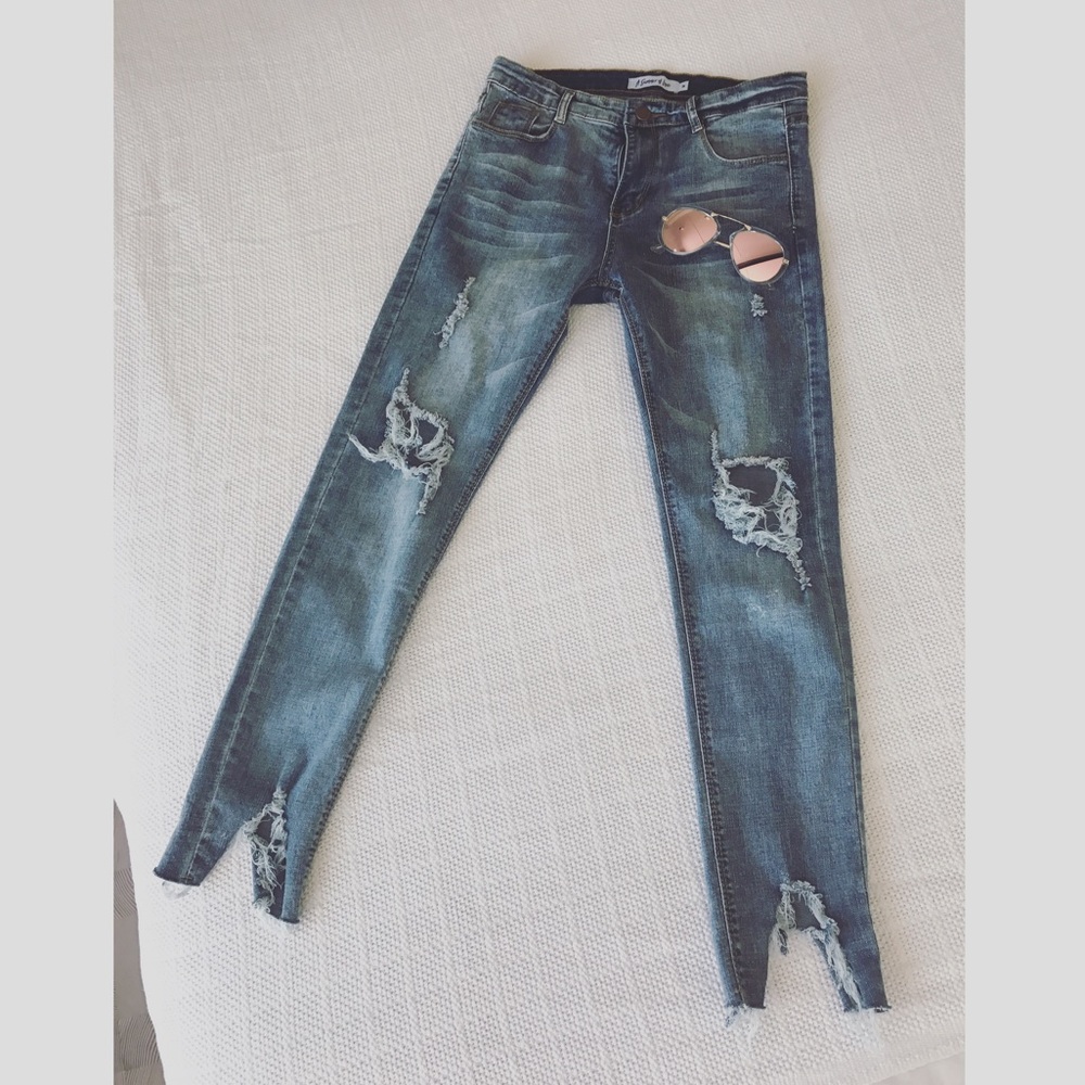 NEW!✨ Lucky ones ✨ dark blue distressed jeans