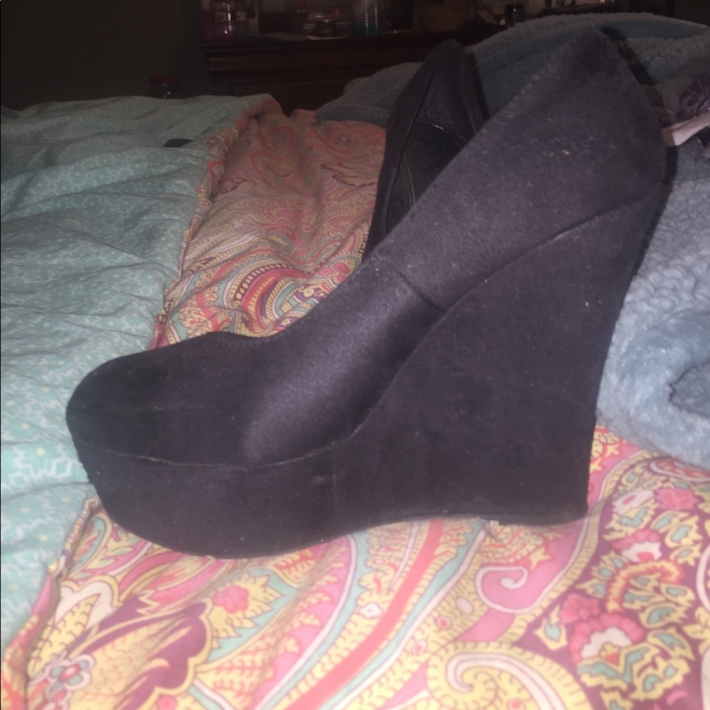 Shoes - Picture 2 of 3