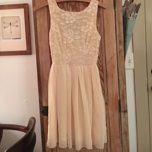 B. Darlin cream colored sleeveless dress lace