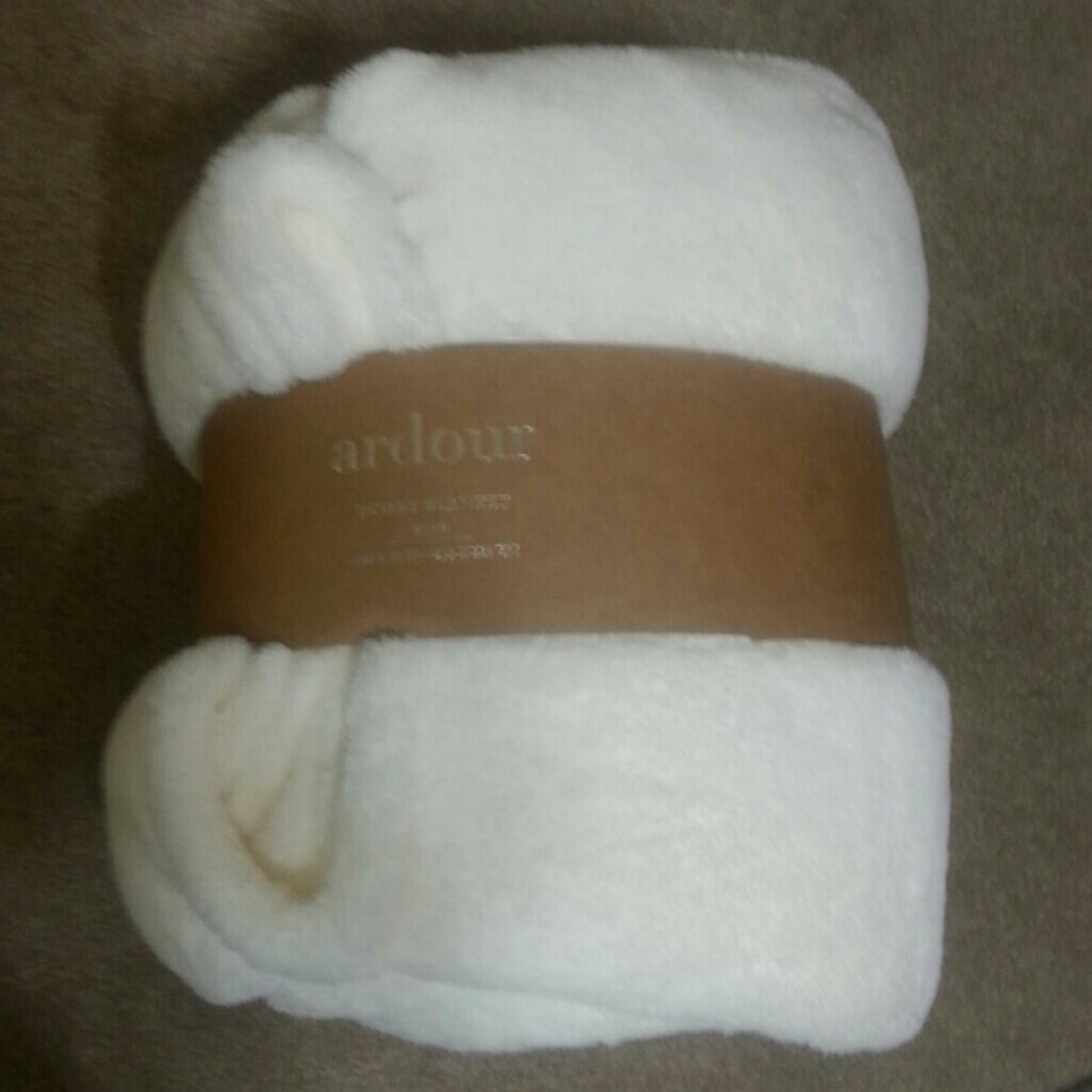 ARDOUR Dobby Plush Blanket KING Ivory