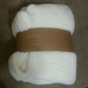 ARDOUR Dobby Plush Blanket KING Ivory