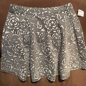 NWT Skater skirt black and white size M