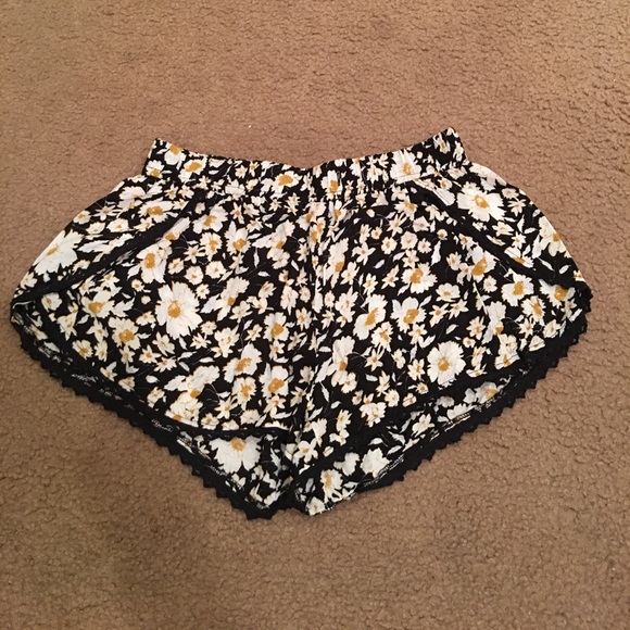 Urban Outfitters Pants - Urban Outfitters floral patterned shorts