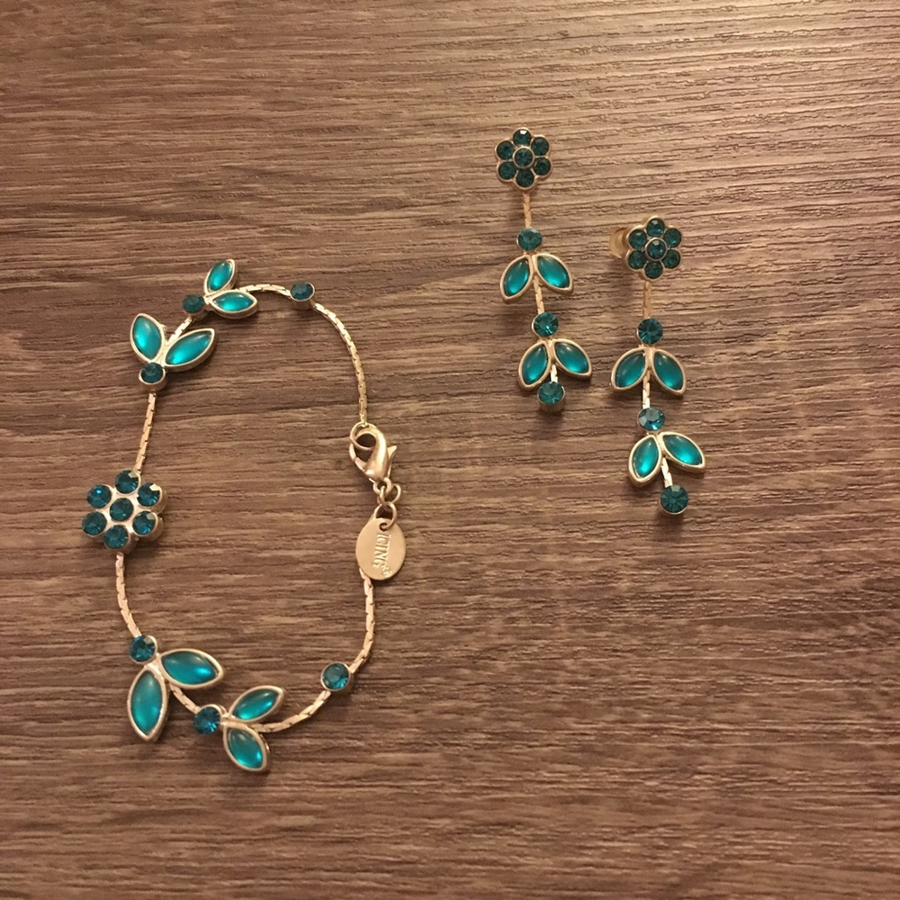 NWOT teal earrings and bracelet set