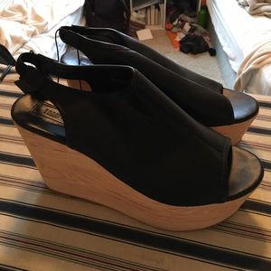 Black Wedges