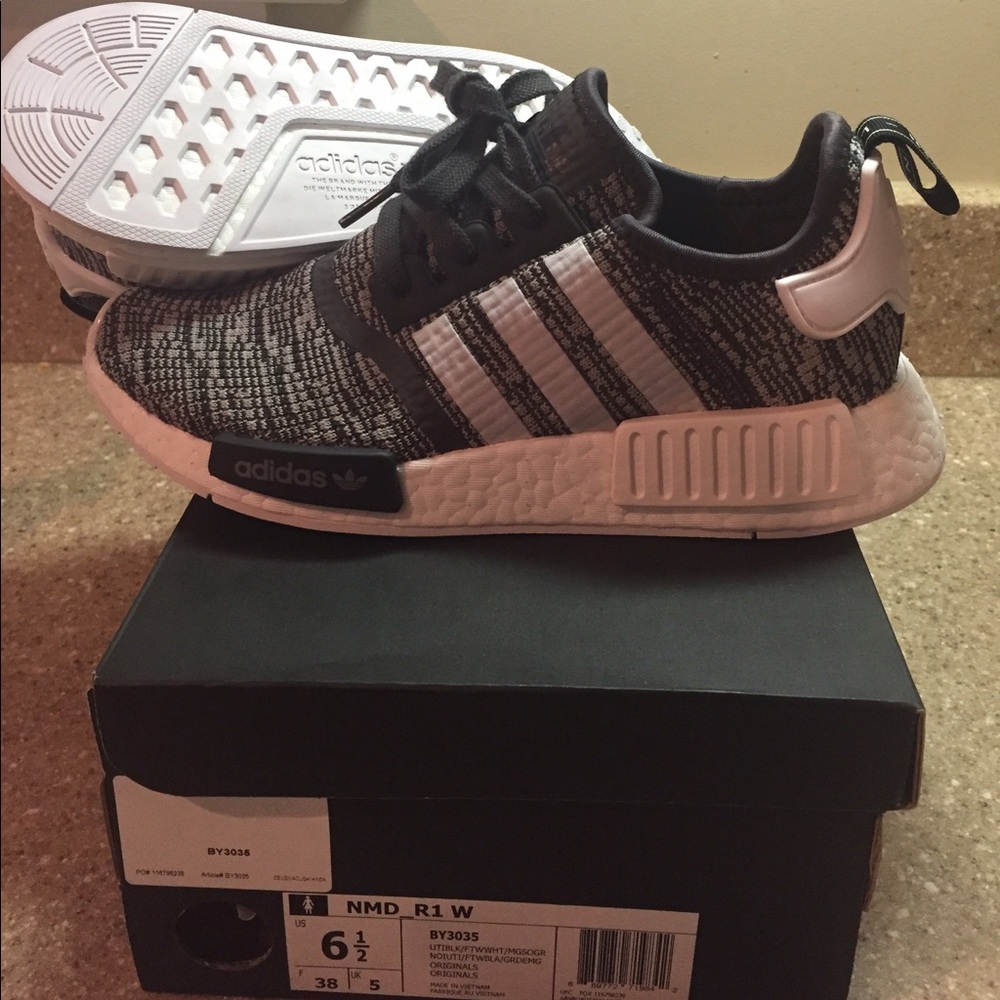 Women's NMD_R1 W