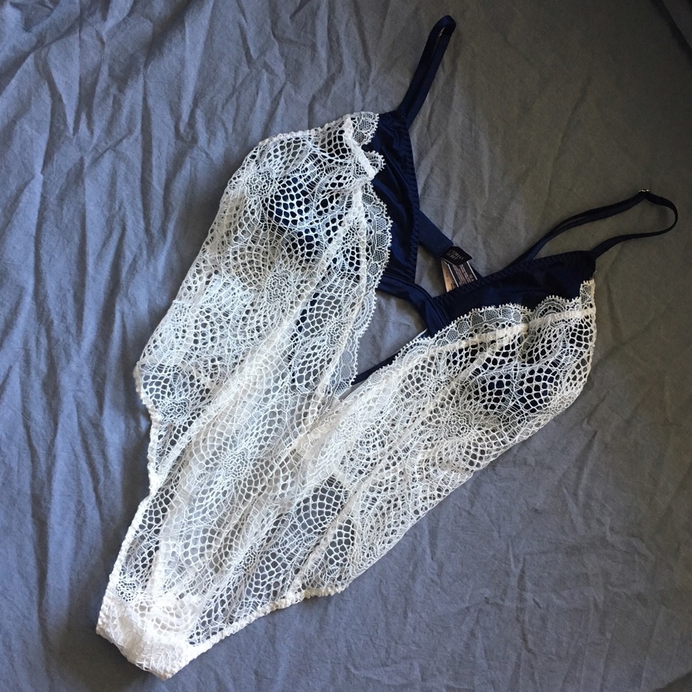 VS lace blue and white teddy