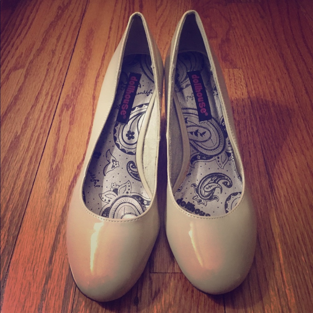 Nude Patent Round Toe Pumps