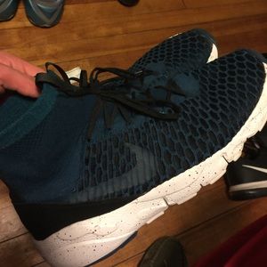 Flyknit nikes high tops