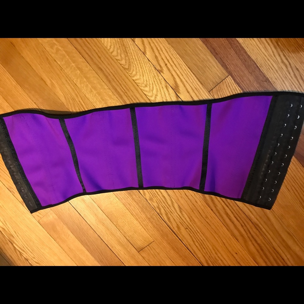 Ann chery waiste trainer