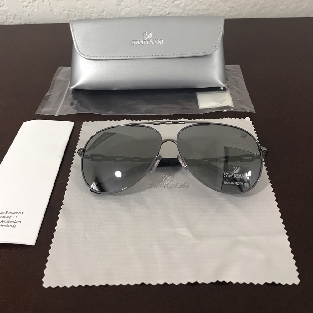 Swerovski  woman sunglasses new never used