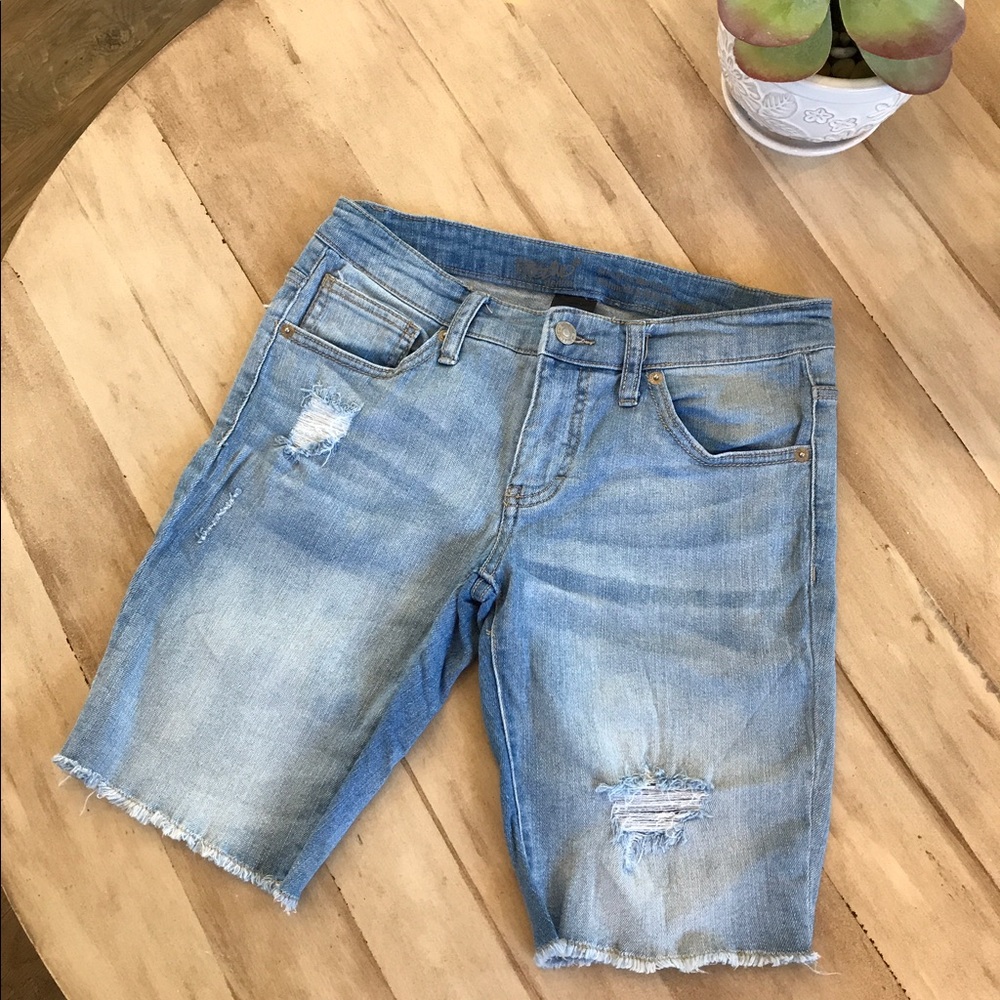 Cut off jeans