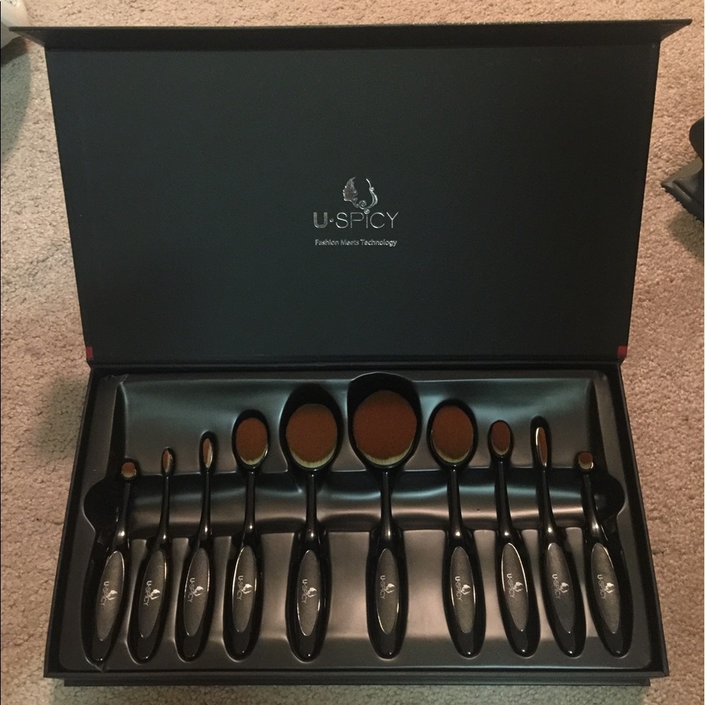 Makeup brushes