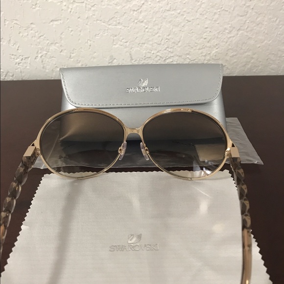 Swerovski  woman sunglasses new never used